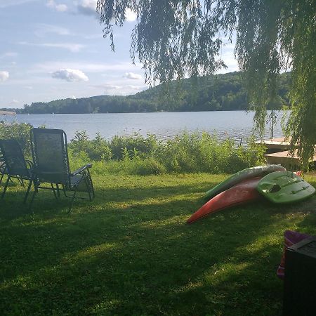 Le Nid doré sur le lac  Val des Monts Exterior foto