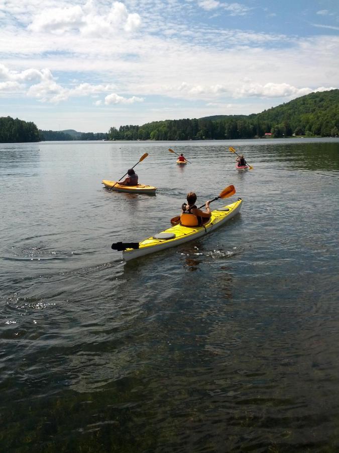 Le Nid doré sur le lac  Val des Monts Exterior foto