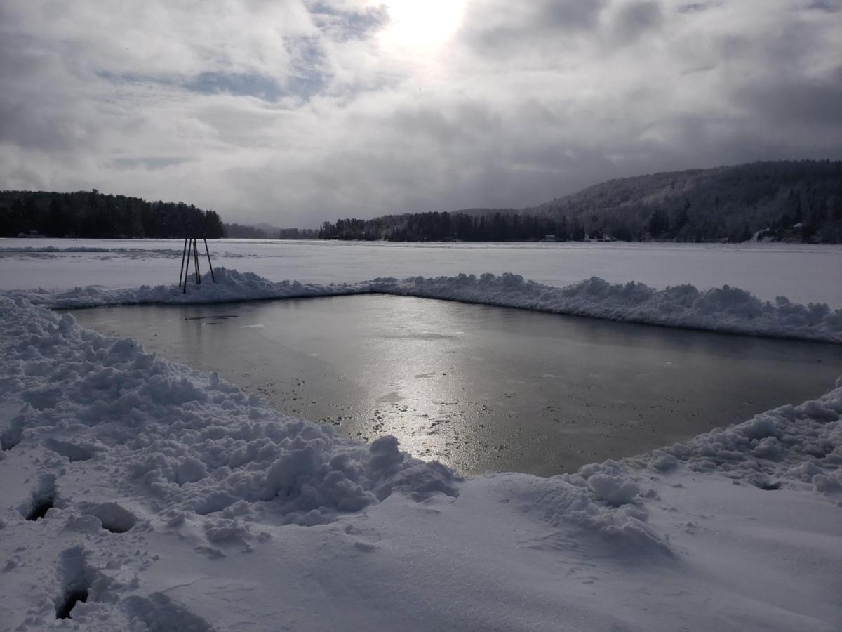 Le Nid doré sur le lac  Val des Monts Exterior foto